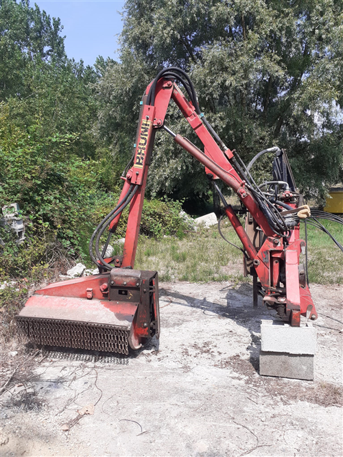 Alienazione di bene mobile comunale â€“ decespugliatrice a braccio marca BRUNI modello T 450 (anno 2001), matr. 0101601.